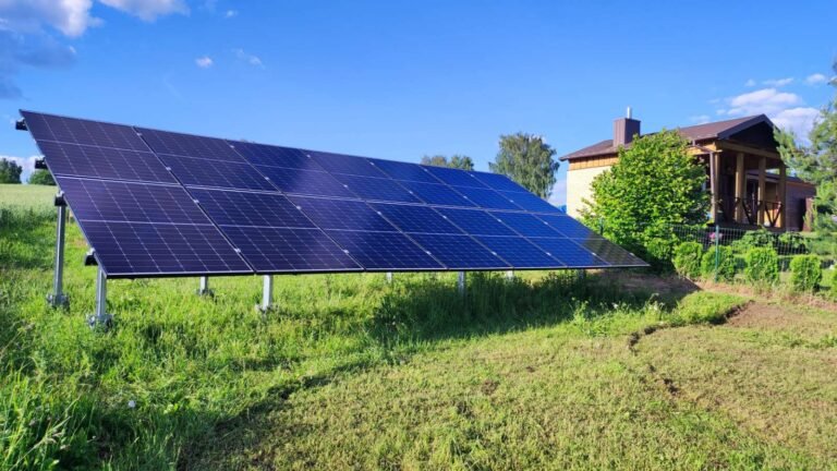 Saulės elektrinė ant žemės